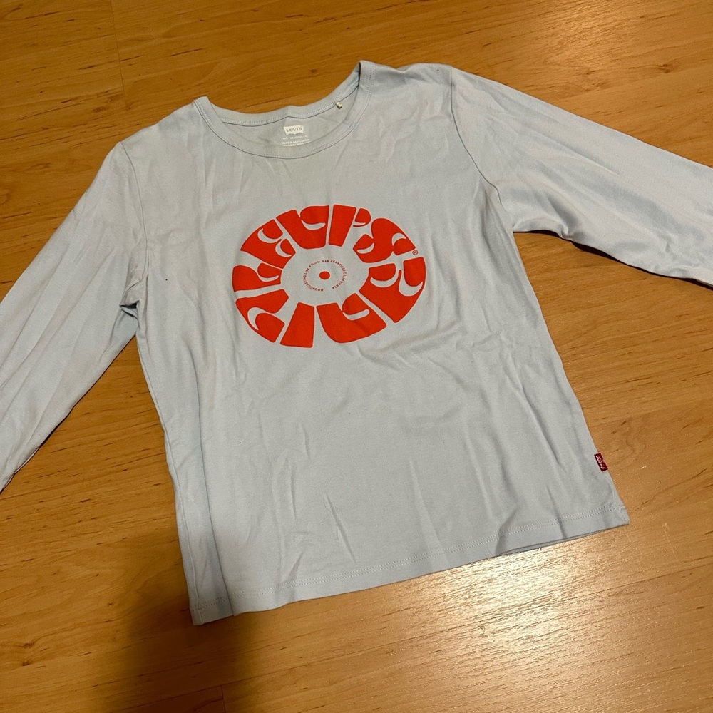 Levi’s long sleeve graphic tee